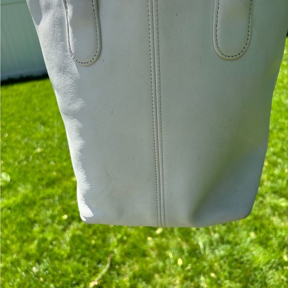 Coach | Vintage Lunchbox Tote #7304 in Bone/White - Picture 6 of 9
